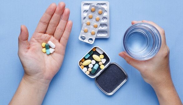 Assunzione di compresse contro il fungo dell'unghia del piede