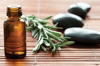 Olio dell'albero del tè per i funghi delle unghie dei piedi